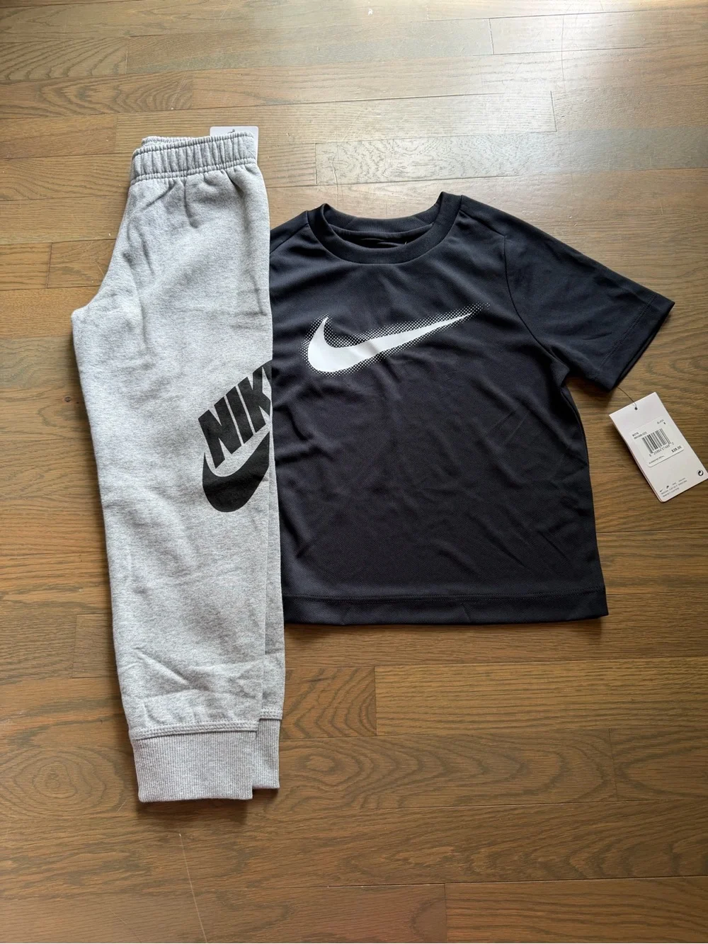 NWT Nike Boys Set size 6
